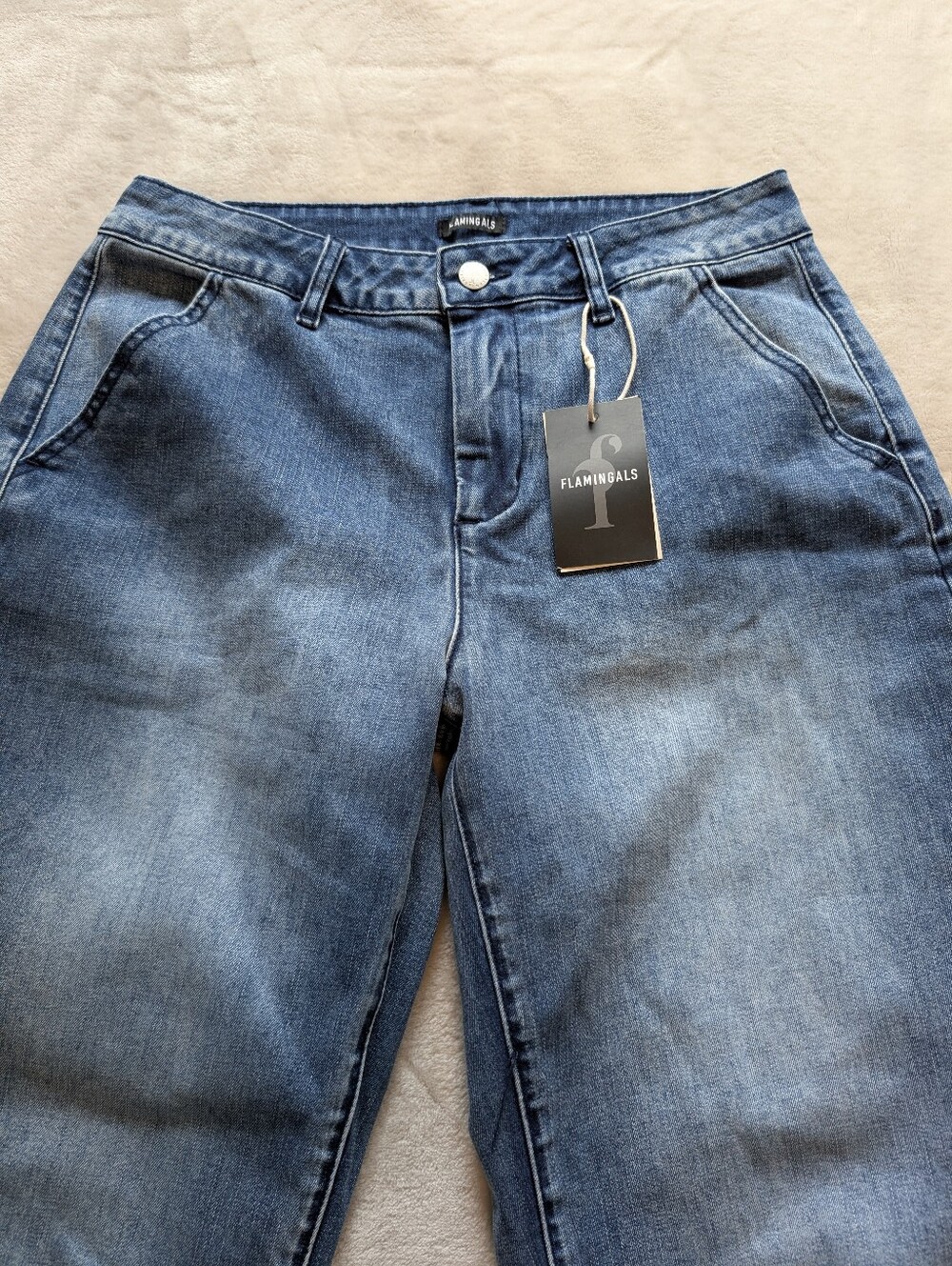 Flamingals Mid Rise Barrel Leg Cropped Jeans NWT Medium - Picture 6 of 7